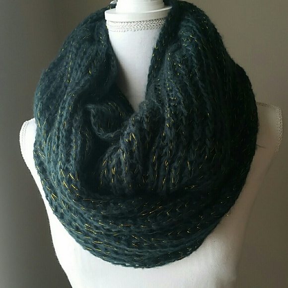 Green and Gold Blanket Scarf - Picture 2 of 4